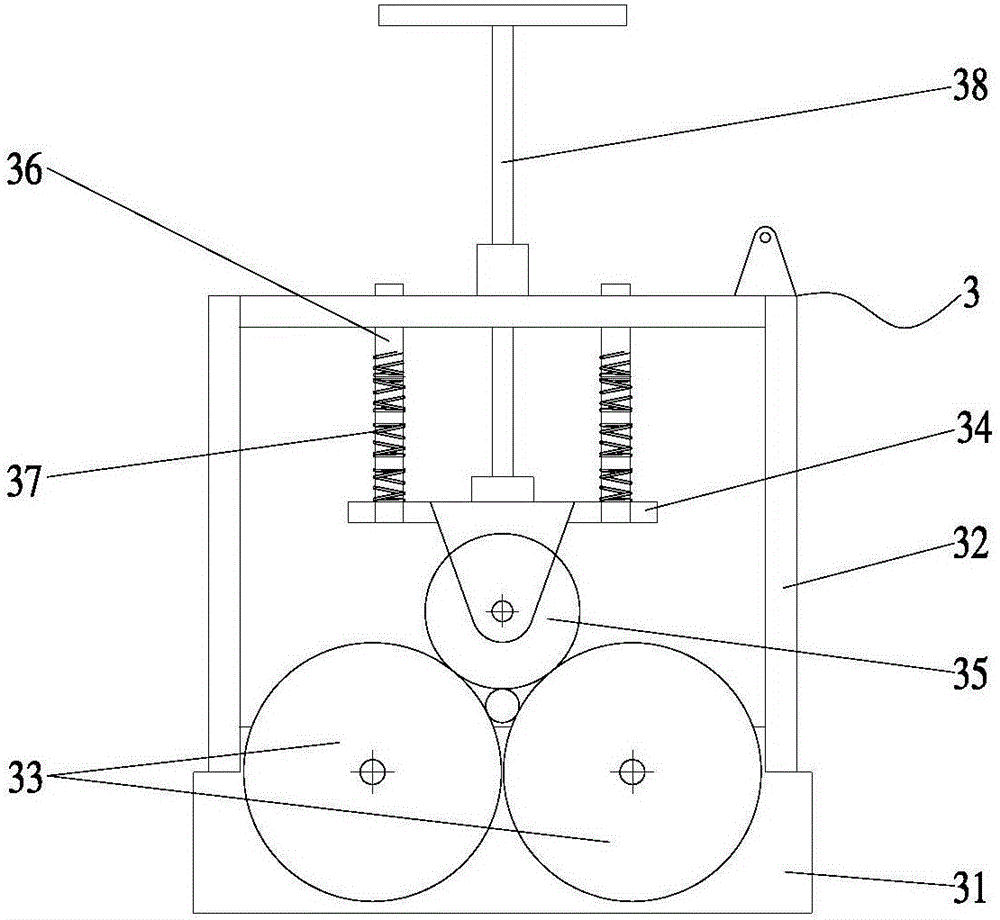 一种间距可调式缠绕胶管的旋转装置的制作方法