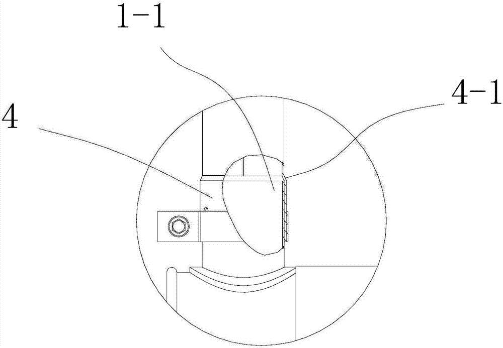 玉米收割机消声器与消声器尾管连接结构的制作方法与工艺