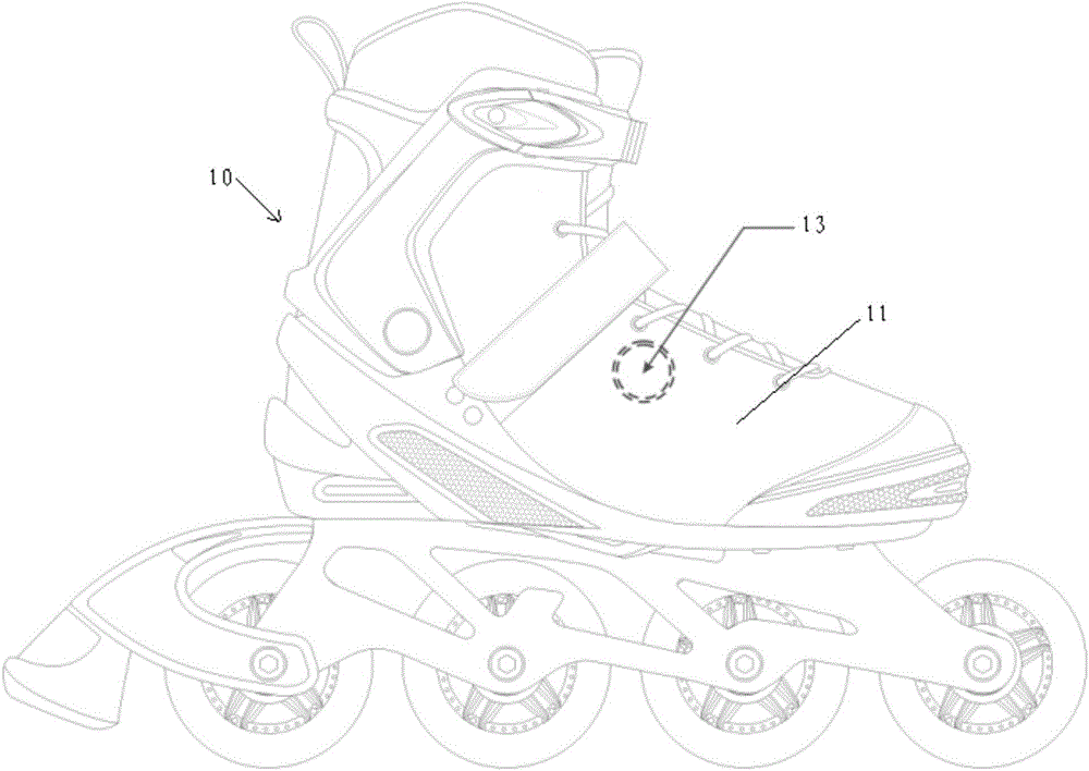 背景技术:目前,现有的溜冰鞋包括冰刀类溜冰鞋和滑轮类溜冰鞋,其只能