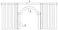 一种抑制隧道明暗洞交界处坡体横向蠕滑的支挡结构及方法与流程
