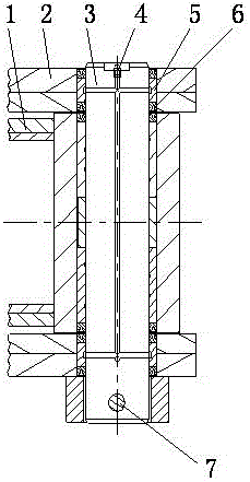 挖掘機(jī)轉(zhuǎn)臺(tái)鉸點(diǎn)孔的防磨損機(jī)構(gòu)的制作方法與工藝