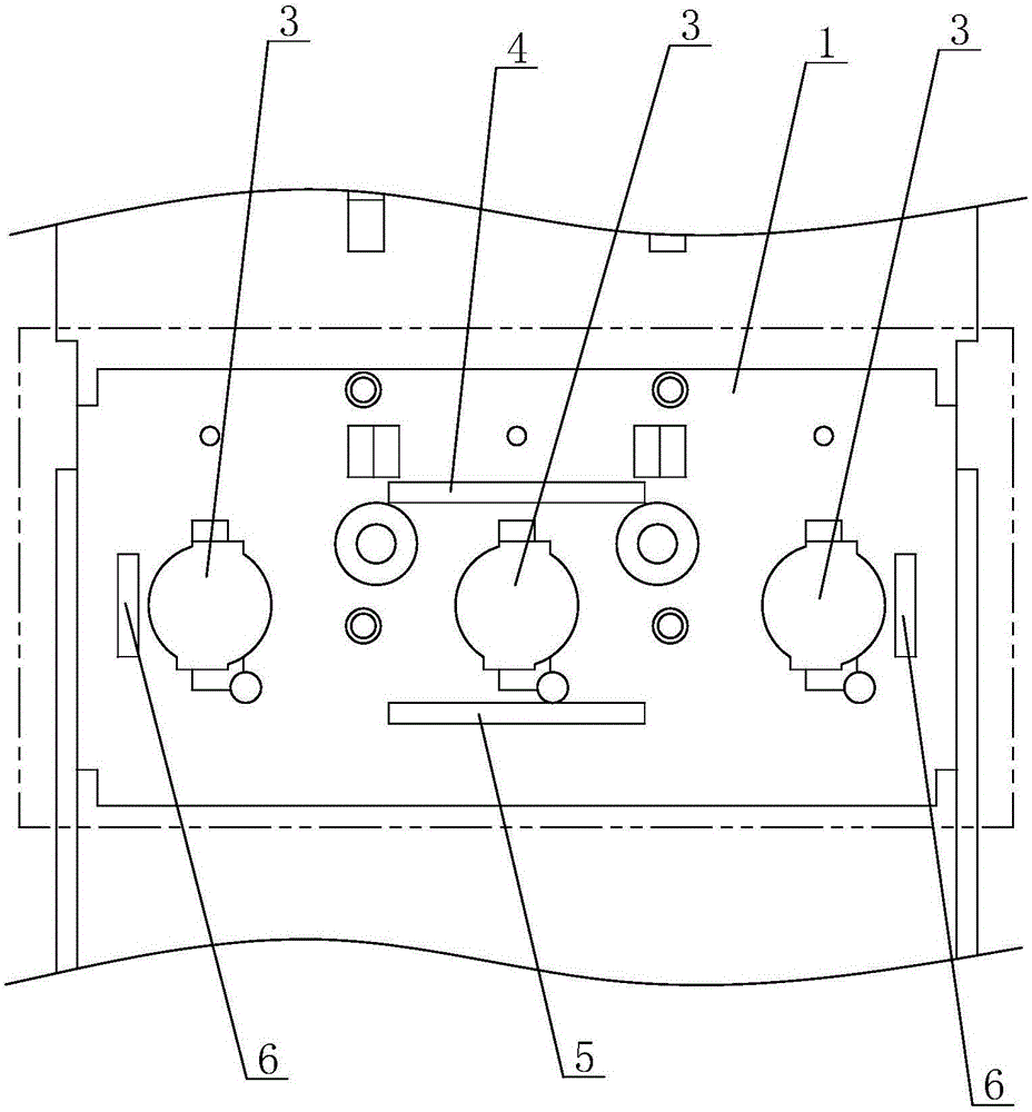 一種降低斷路器安裝底面溫升的結(jié)構(gòu)的制作方法與工藝