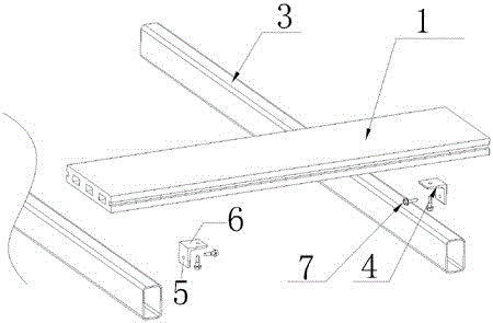 一种泳池走道木塑地板与主梁的固定连接结构的制作方法