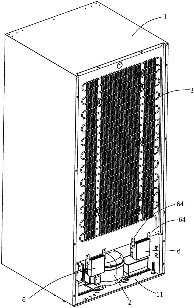 一种设置散热风机的酒柜或冰箱的制作方法