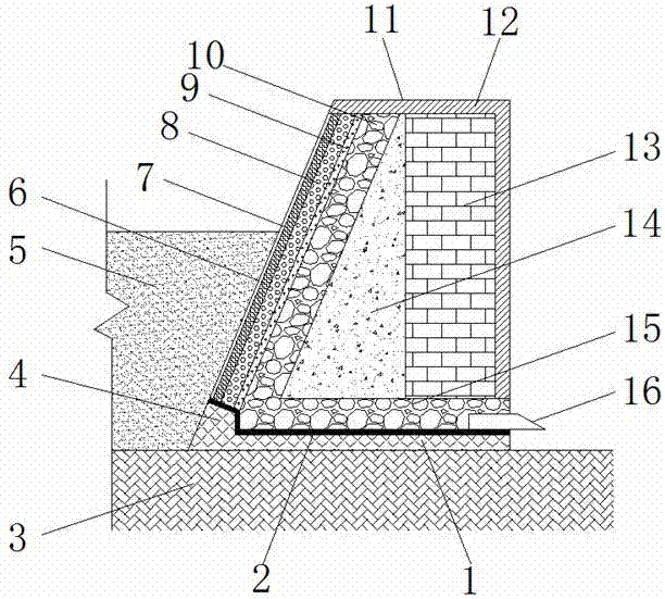 所述素土夯实层(3)上部铺设有挡土墙本体(11),挡土墙本体(11)由砖砌