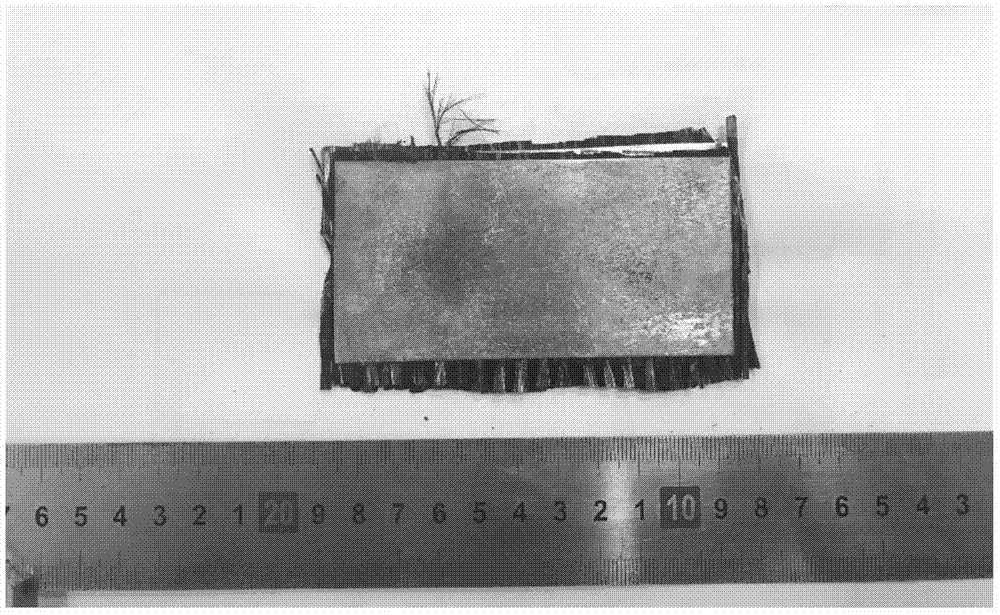 用于汽车底盘的碳纤维增强镁铝层状复合板及其制备方法与流程