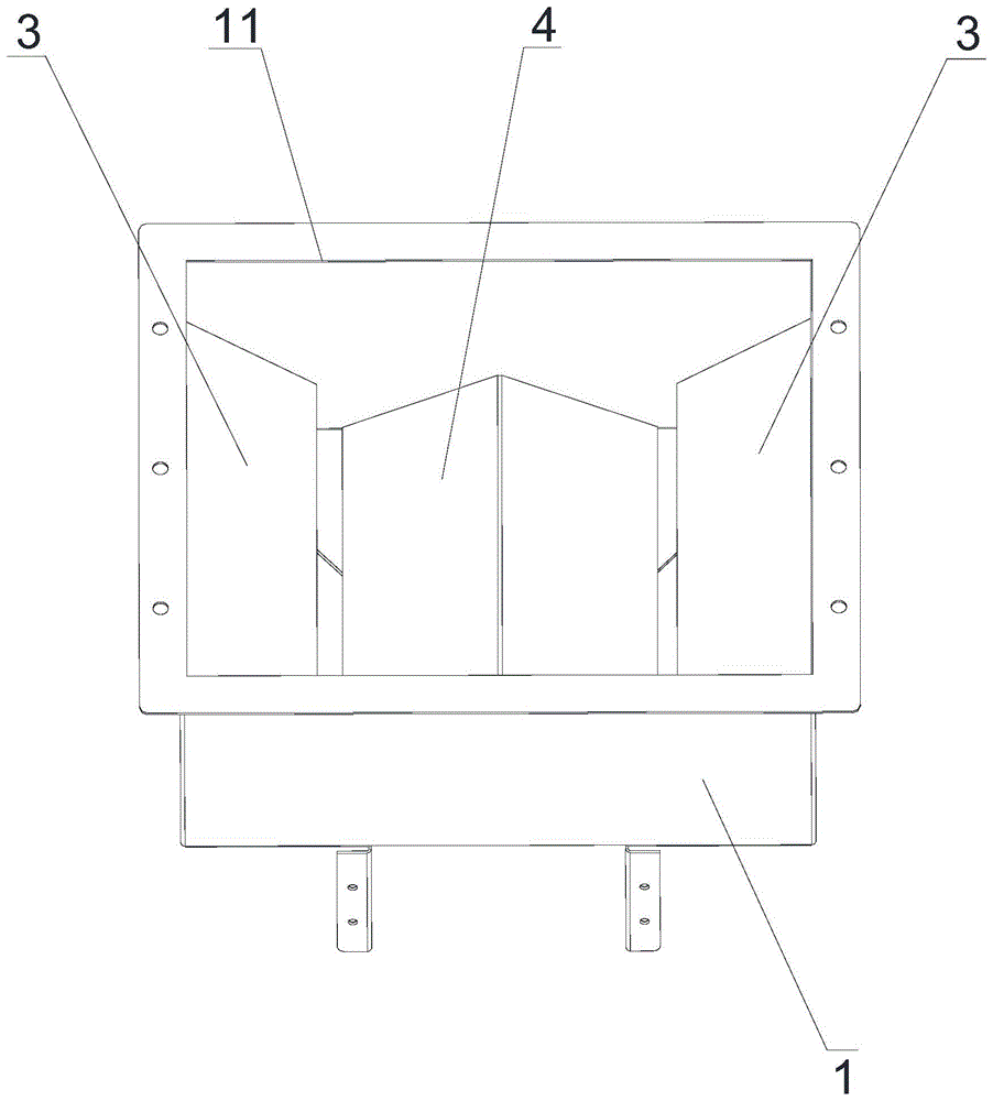 仓为方形结构;在所述上部料仓内腔的左右两侧分别设置有一块倾斜挡板