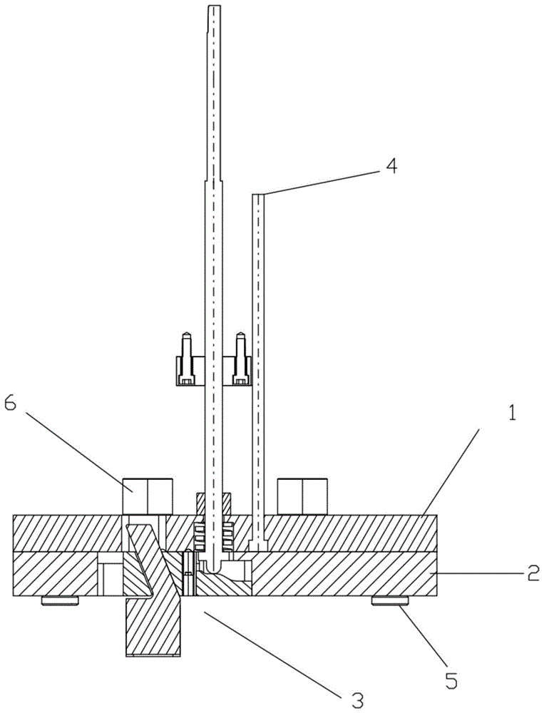 一种注塑模具的二次顶出机构及注塑模具的制作方法