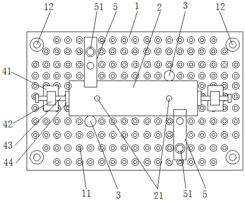 一种定位柱式治具定位底盘的制作方法