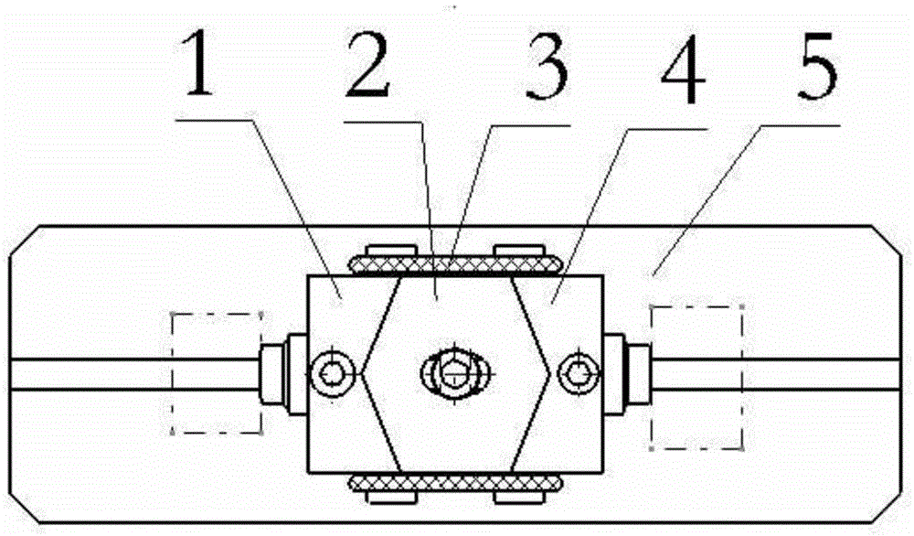 应用技术一种小型顶紧装置,包括左夹块1,压块2,弹簧3,右夹块4,底板5