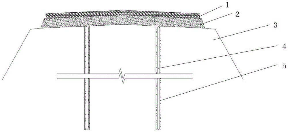 一种用于控制季节性冻害的热棒路基的制作方法