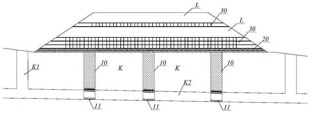 一种通过坎儿井高速铁路加筋路基构造的制作方法