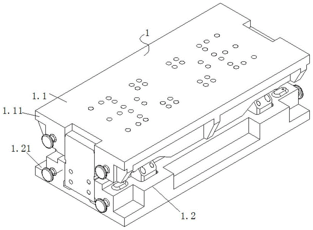 货车第三横梁及其模具的制作方法