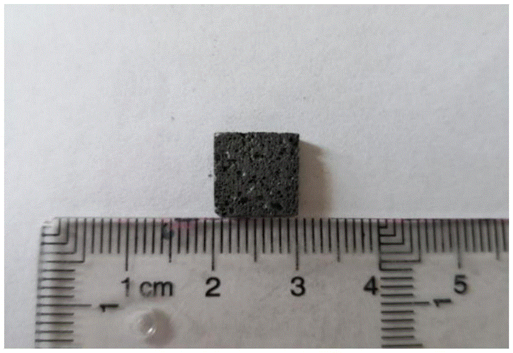 一种宽玻璃化转变温域的磁性多孔复合材料制备方法与流程