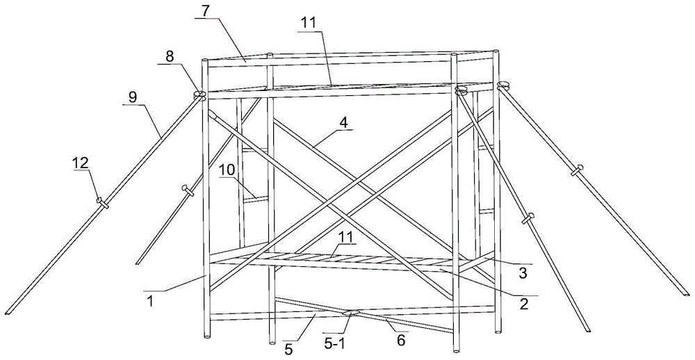 本实用新型涉及建筑工程领域,具体是一种安全稳固的组装式脚手架.