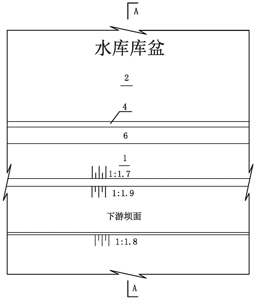 一种堆石坝坝面与土石料回填库底的水库防渗结构的制作方法