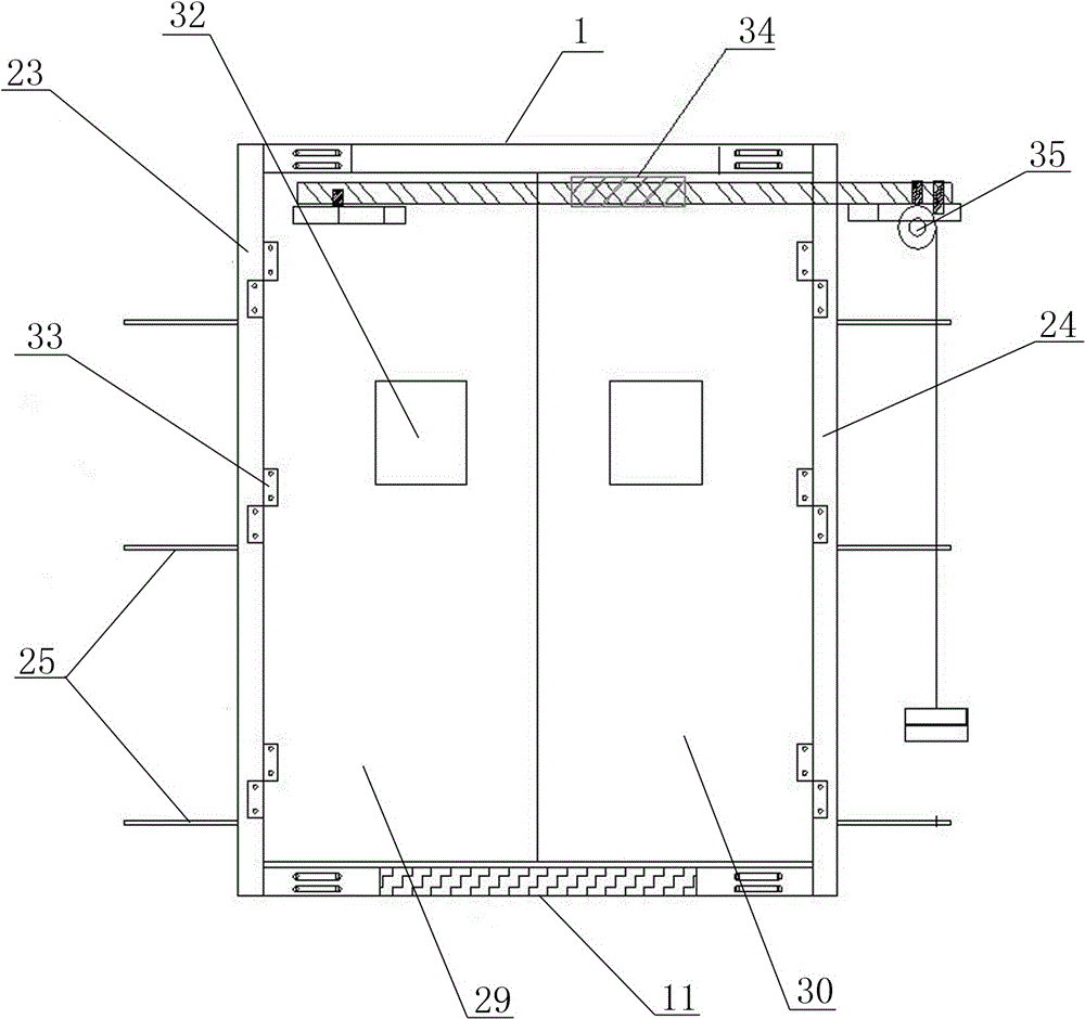 新型涉及煤矿井下通风系统领域,具体为一种让压式矿用巷道内平衡风门