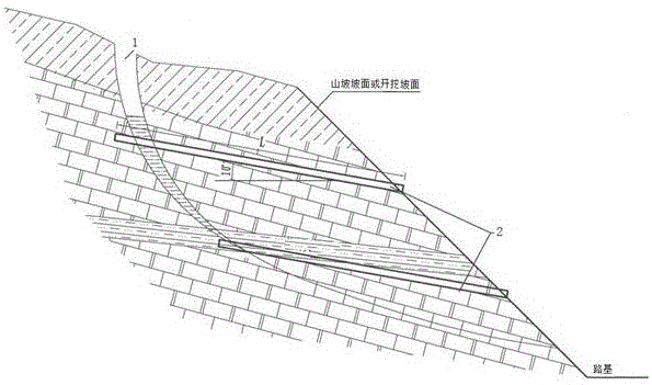 施工的仰斜式排水结构,包括设置在山坡坡面或开挖坡面内的若干组钻孔