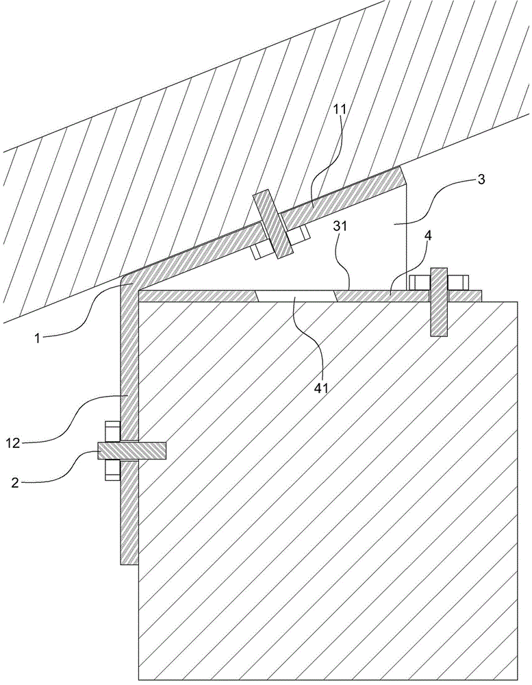 一种斜坡屋顶的底部支撑加强件的制作方法