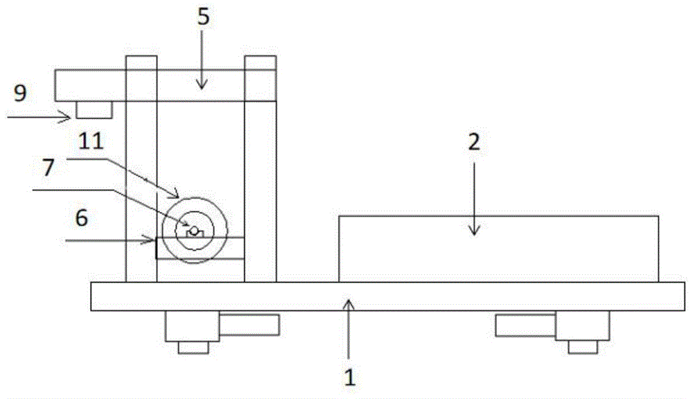 一种具有彩钢卷吊装装置的移动压瓦机平台的制作方法