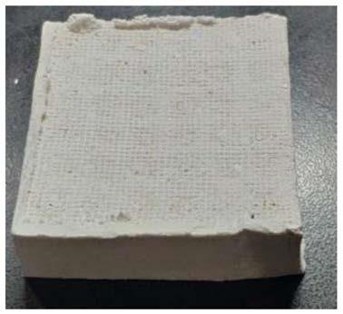 以稻壳粉末为粘结剂制备氧化锆中空纤维砖的方法
