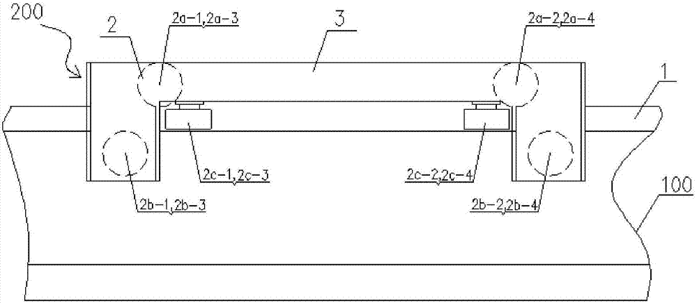 一种铝型材交接式双牵引机及其滚轮安装结构的制作方法与工艺