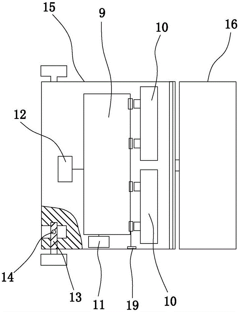 一種電動(dòng)旅行箱的踏板連接結(jié)構(gòu)的制作方法與工藝