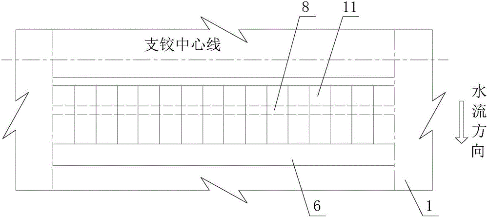 一種兼顧交通、輸油管路及輸電電纜布置的弧門支鉸梁的制造方法與工藝