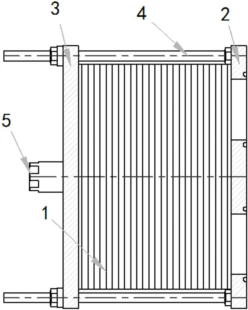 本實用新型的技術方案是:一種嵌入式柴油機滑油冷卻器,包括換熱板片