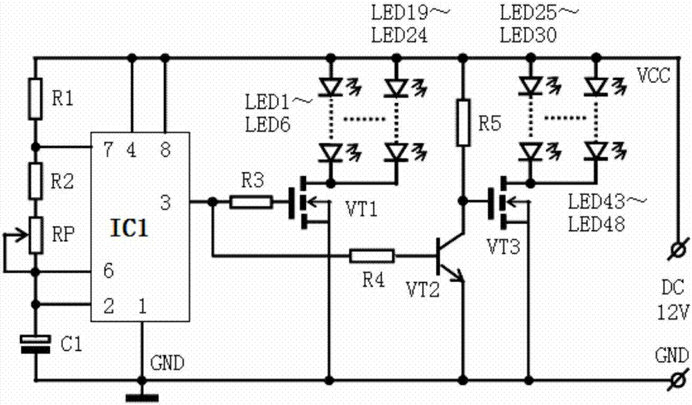 一種快速閃爍交通信號燈驅動器,它包括12v直流電源,間歇振盪電路,第一