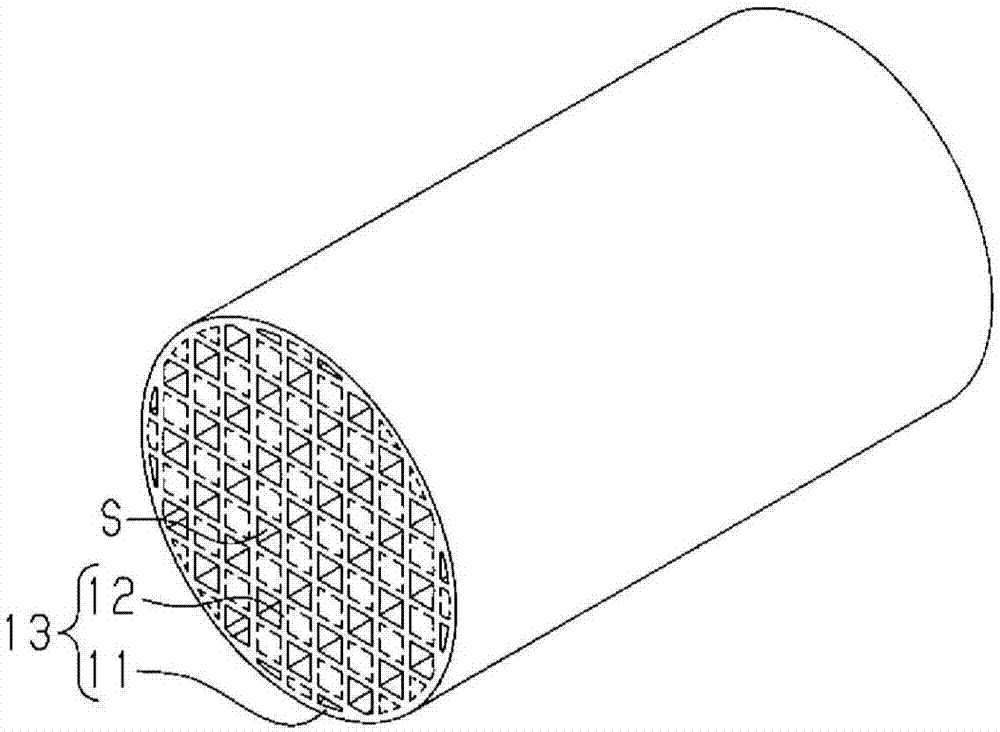 本發明涉及具備以鈦酸鋁氧化鋁複合陶瓷作為構成成分的壁部的蜂窩結構