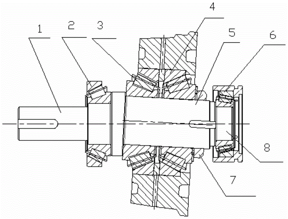 背景技术:一般多柱塞隔膜泵都是通过偏心轴的运动来驱动不同的柱塞