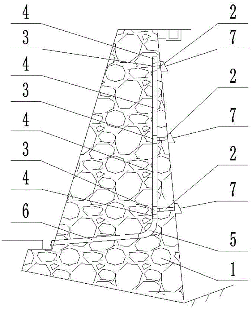 一种新型重力式挡土墙排水孔的制作方法