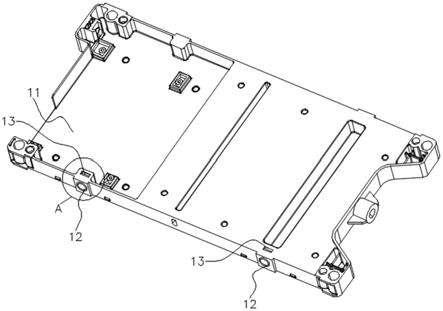 一种具有侧向铜镶件的塑胶件及注塑模具的制作方法