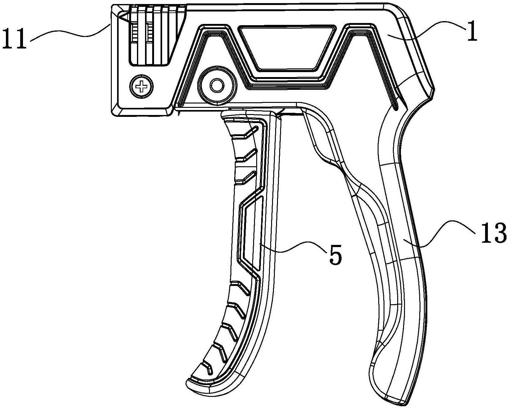 一种活动手柄前置式钉枪的联动击钉装置的制作方法