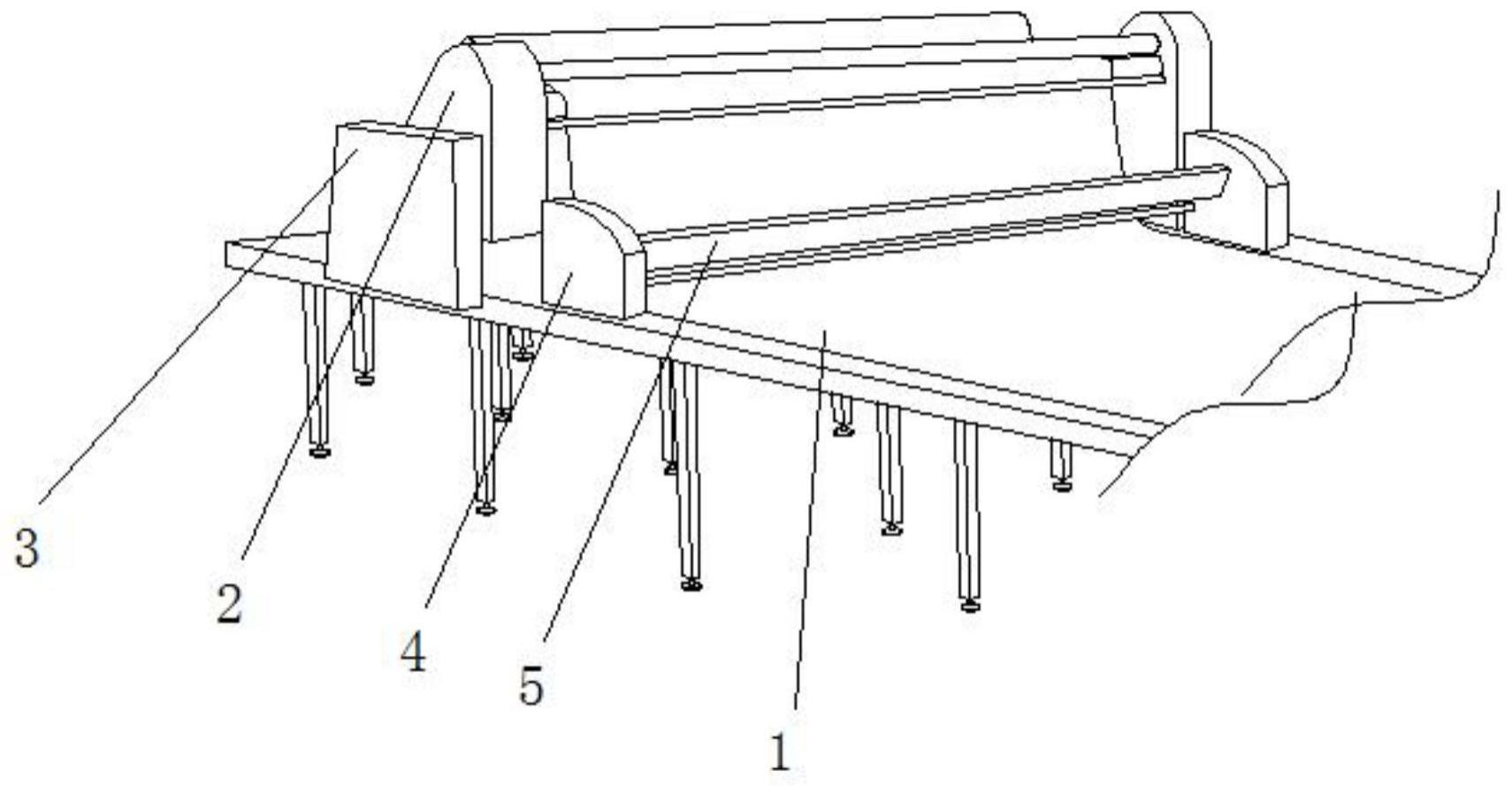 一种带有自动展平结构的防皱型自动铺布机的制作方法
