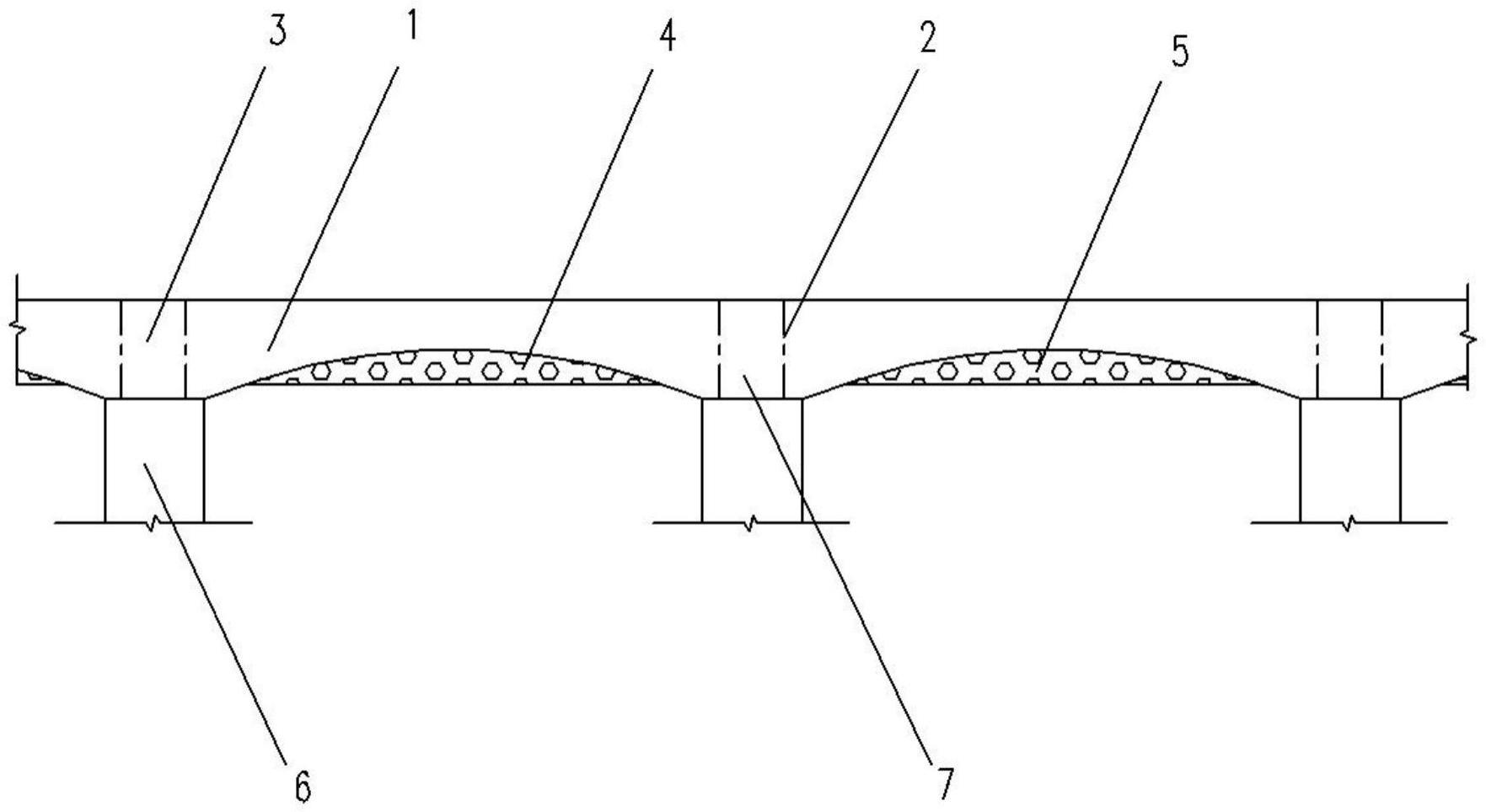 一种铁路路基边坡护坡桩顶拱形冠梁及组合梁桩护坡体系的制作方法