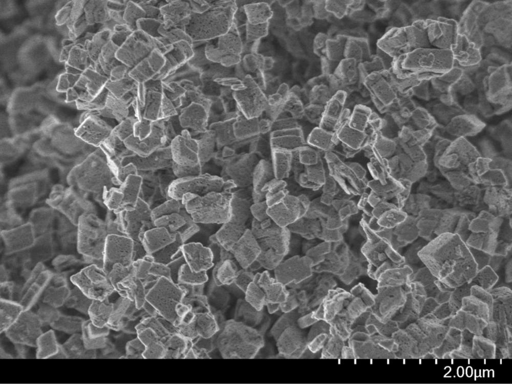 一种多孔氧化铝、电池隔膜、电池、用电设备的制作方法