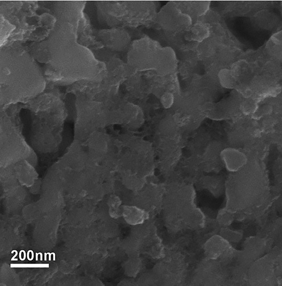 一种硫脲诱导氮/硫共掺杂碳层结合桥键的磷酸钒钠复合正极材料及其制备方法和应用