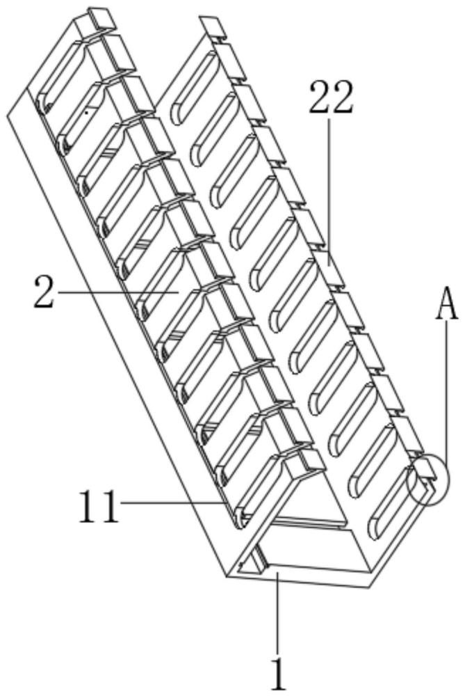 一种带有横线预折线宽齿pvc线槽的制作方法
