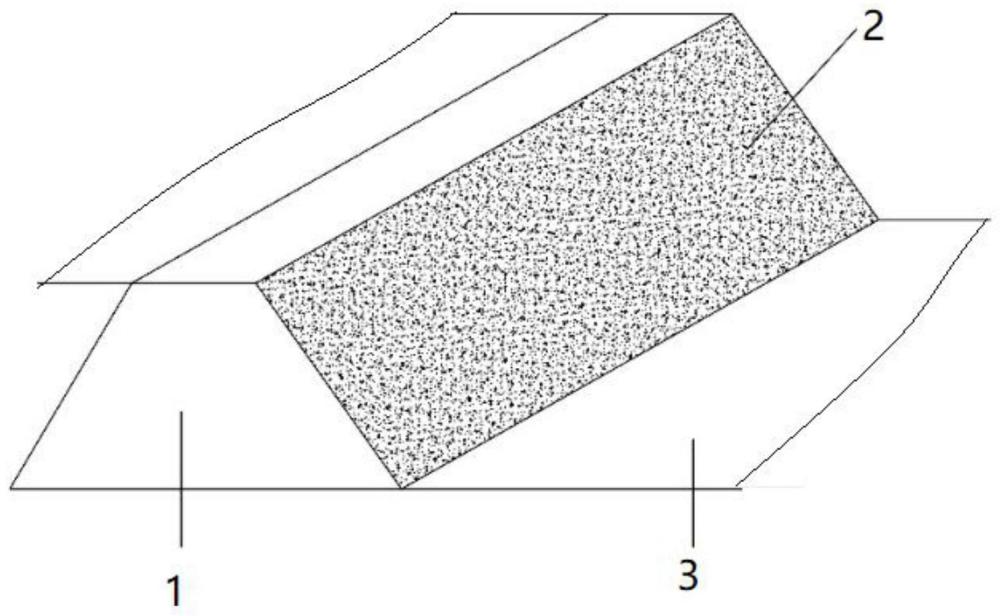 一种扭王字块铺设的防波堤及建造方法