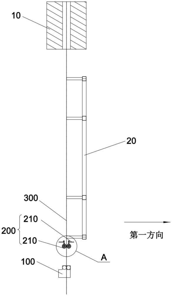 一種用于溢流法生產(chǎn)玻璃的輔助牽引托起裝置及方法與流程