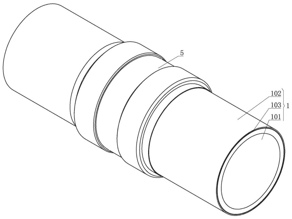 一種新型PE燃?xì)夤艿闹谱鞣椒? /><br/><p>本技術(shù)涉及燃?xì)夤芗夹g(shù)，尤其是一種新型pe燃?xì)夤堋?/p><p><br/><b>背景技術(shù)：</b><br/></p><p>1、燃?xì)庖呀?jīng)成為重要的家用燃燒源，在城市家庭中使用尤為廣泛，燃?xì)獾妮斔凸艿篮瓦B接管道需要具有一定的物理性能、化學(xué)性能，如柔韌性、耐腐蝕性、阻燃性等，pe材料由于其強(qiáng)度高、密度低、流動(dòng)性好、氣密性好、耐腐蝕性強(qiáng)、施工簡(jiǎn)單可靠、易加工和安裝等優(yōu)點(diǎn)，在燃?xì)夤艿郎系玫綇V泛的應(yīng)用。</p><p>2、現(xiàn)有的pe燃?xì)夤艽蠖嗤ㄟ^(guò)熔融對(duì)接的方式進(jìn)行連接，而兩個(gè)pe燃?xì)夤艿倪B接處缺少防護(hù)，且發(fā)生較大彎折時(shí)容易固定不牢靠，且連接處防腐效果不佳。</p><br/><p><b>技術(shù)實(shí)現(xiàn)思路</b></p><p>1、本實(shí)用新型的目的在于提供一種新型pe燃?xì)夤?，用于解決現(xiàn)有兩個(gè)pe燃?xì)夤艿倪B接處缺少防護(hù)，且發(fā)生較大彎折時(shí)容易固定不牢靠，且連接處防腐效果不佳的問(wèn)題。</p><p>2、為了解決上述問(wèn)題，本實(shí)用新型提供一種新型pe燃?xì)夤?，包括通過(guò)熔融對(duì)接的兩個(gè)pe管體，兩個(gè)所述pe管體上套裝有一個(gè)防護(hù)管，防護(hù)管與兩個(gè)pe管體的連接處之間留有間隙，防護(hù)管上開(kāi)設(shè)有灌膠孔，灌膠孔與間隙處連通，防護(hù)管上設(shè)有緊固套件，緊固套件上設(shè)有聚乙烯膠黏帶。</p><p>3、本實(shí)用新型提供的新型pe燃?xì)夤苓€具有以下技術(shù)特征：</p><p>4、進(jìn)一步地，所述pe管體包括內(nèi)層、外層和鋼絲網(wǎng)，鋼絲網(wǎng)設(shè)在內(nèi)層和外層之間。</p><p>5、進(jìn)一步地，所述內(nèi)層和外層的材質(zhì)均為聚乙烯塑料。</p><p>6、進(jìn)一步地，所述防護(hù)管套裝在外層上，緊固套件包括緊固套管和螺管，螺管的數(shù)量為兩個(gè)，緊固套管的兩側(cè)呈縮口狀，緊固套管的兩側(cè)均開(kāi)設(shè)有多個(gè)讓位槽，緊固套管可發(fā)生形變，兩個(gè)螺管分別與緊固套管的兩側(cè)螺紋連接，緊固套管套裝在防護(hù)管上。</p><p>7、進(jìn)一步地，所述聚乙烯膠黏帶的兩側(cè)分別與兩個(gè)pe管體的相對(duì)端粘接。</p><p>8、進(jìn)一步地，所述緊固套管上開(kāi)設(shè)有通孔，通孔內(nèi)設(shè)有旋塞，通孔與灌膠孔連通。</p><p>9、本實(shí)用新型具有如下有益效果：當(dāng)兩個(gè)pe管體通過(guò)熔融對(duì)接后，通過(guò)防護(hù)管和緊固套件能夠?qū)蓚€(gè)pe管體熔融對(duì)接處起到防護(hù)的作用，且一定程度上避免兩個(gè)pe管體熔融對(duì)接處發(fā)生彎折，從而避免兩個(gè)pe燃?xì)夤苓B接固定不牢靠的問(wèn)題發(fā)生，通過(guò)經(jīng)灌膠孔向間隙處灌入防腐膠泥，從而起到防腐的作用，且通過(guò)聚乙烯膠黏帶的設(shè)置，起到進(jìn)一步的連接處防腐作用。</p><br/><br><b>技術(shù)特征：</b><br/><p>1.一種新型pe燃?xì)夤埽ㄍㄟ^(guò)熔融對(duì)接的兩個(gè)pe管體（1），其特征在于，兩個(gè)所述pe管體（1）上套裝有一個(gè)防護(hù)管（2），防護(hù)管（2）與兩個(gè)pe管體（1）的連接處之間留有間隙，防護(hù)管（2）上開(kāi)設(shè)有灌膠孔（3），灌膠孔（3）與間隙處連通，防護(hù)管（2）上設(shè)有緊固套件（4），緊固套件（4）上設(shè)有聚乙烯膠黏帶（5）。</p><p>2.根據(jù)權(quán)利要求1所述的新型pe燃?xì)夤埽涮卣髟谟冢核鰌e管體（1）包括內(nèi)層（101）、外層（102）和鋼絲網(wǎng)（103），鋼絲網(wǎng)（103）設(shè)在內(nèi)層（101）和外層（102）之間。</p><p>3.根據(jù)權(quán)利要求2所述的新型pe燃?xì)夤?，其特征在于：所述?nèi)層（101）和外層（102）的材質(zhì)均為聚乙烯塑料。</p><p>4.根據(jù)權(quán)利要求2所述的新型pe燃?xì)夤?，其特征在于：所述防護(hù)管（2）套裝在外層（102）上，緊固套件（4）包括緊固套管（401）和螺管（402），螺管（402）的數(shù)量為兩個(gè)，緊固套管（401）的兩側(cè)呈縮口狀，緊固套管（401）的兩側(cè)均開(kāi)設(shè)有多個(gè)讓位槽，緊固套管（401）可發(fā)生形變，兩個(gè)螺管（402）分別與緊固套管（401）的兩側(cè)螺紋連接，緊固套管（401）套裝在防護(hù)管（2）上。</p><p>5.根據(jù)權(quán)利要求1所述的新型pe燃?xì)夤?，其特征在于：所述聚乙烯膠黏帶（5）的兩側(cè)分別與兩個(gè)pe管體（1）的相對(duì)端粘接。</p><p>6.根據(jù)權(quán)利要求4所述的新型pe燃?xì)夤埽涮卣髟谟冢核鼍o固套管（401）上開(kāi)設(shè)有通孔，通孔內(nèi)設(shè)有旋塞，通孔與灌膠孔（3）連通。</p><br/><b>技術(shù)總結(jié)</b><br>本技術(shù)涉及一種新型PE燃?xì)夤埽ㄍㄟ^(guò)熔融對(duì)接的兩個(gè)PE管體，兩個(gè)PE管體上套裝有一個(gè)防護(hù)管，防護(hù)管與兩個(gè)PE管體的連接處之間留有間隙，防護(hù)管上開(kāi)設(shè)有灌膠孔，灌膠孔與間隙處連通，防護(hù)管上設(shè)有緊固套件，緊固套件上設(shè)有聚乙烯膠黏帶，PE管體包括內(nèi)層、外層和鋼絲網(wǎng)，鋼絲網(wǎng)設(shè)在內(nèi)層和外層之間。當(dāng)兩個(gè)PE管體通過(guò)熔融對(duì)接后，通過(guò)防護(hù)管和緊固套件能夠?qū)蓚€(gè)PE管體熔融對(duì)接處起到防護(hù)的作用，且一定程度上避免兩個(gè)PE管體熔融對(duì)接處發(fā)生彎折，從而避免兩個(gè)PE燃?xì)夤苓B接固定不牢靠的問(wèn)題發(fā)生，通過(guò)經(jīng)灌膠孔向間隙處灌入防腐膠泥，從而起到防腐的作用，且通過(guò)聚乙烯膠黏帶的設(shè)置，起到進(jìn)一步的連接處防腐作用。<br/><br/><b>技術(shù)研發(fā)人員：</b>劉武營(yíng),劉漢卿,宋鮮名,劉真真,閆道遠(yuǎn),劉璐,陳菲,朱春露,王康<br/><b>受保護(hù)的技術(shù)使用者：</b>河南禹塑管業(yè)有限公司<br/><b>技術(shù)研發(fā)日：</b>20240322<br/><b>技術(shù)公布日：</b>2025/1/2
                        </div>
                        </div>
                        <div   id=