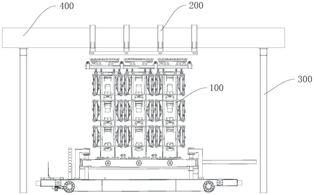 一種壓板裝置及送電車的制作方法