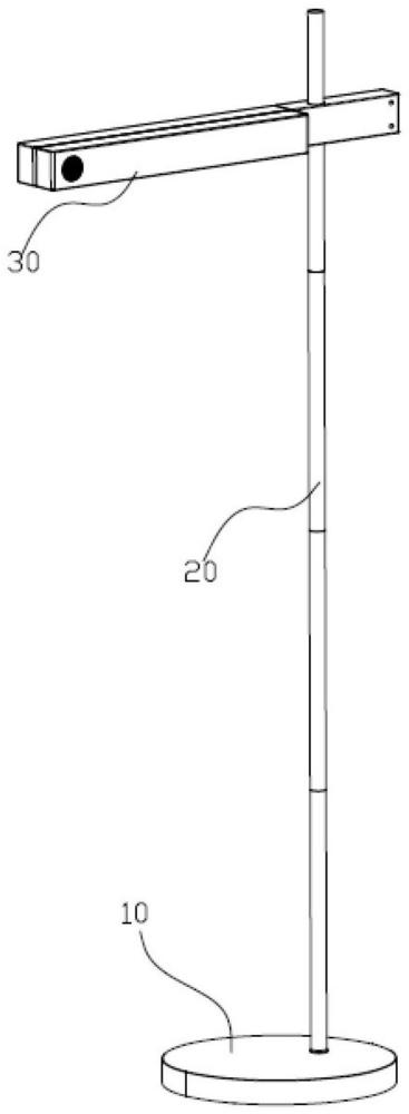 一種折疊落地?zé)舻闹谱鞣椒? /><br/><p>本技術(shù)涉及的是燈具，具體而言，尤其涉及一種折疊落地?zé)簟?/p><p><br/><b>背景技術(shù)：</b><br/></p><p>1、落地?zé)舫Ｓ米骶植空彰?，?duì)于氣氛的營(yíng)造十分實(shí)用。落地?zé)舻牟晒夥绞饺羰侵苯酉蛳峦渡?，適合閱讀等需要精神集中的活動(dòng)，若是間接照明，可以調(diào)整整體的光線變化。落地?zé)敉ǔ７譃樯险帐铰涞責(zé)艉椭闭帐铰涞責(zé)?。一般布置在客廳和休息區(qū)域里，與沙發(fā)、茶幾配合使用，以滿足房間局部照明和點(diǎn)綴裝飾家庭環(huán)境的需求?，F(xiàn)在流行的一些現(xiàn)代簡(jiǎn)約主義家居設(shè)計(jì)中，時(shí)尚獨(dú)特的造型與方便使用更讓大眾們?cè)絹?lái)越追奉，這種燈具的使用相當(dāng)普遍。目前現(xiàn)有的落地?zé)粢话闶枪潭ㄑb配的，不方便根據(jù)實(shí)際需求進(jìn)行調(diào)節(jié)高度，也不方便運(yùn)輸和收納；故提供一種折疊落地?zé)?，用于解決現(xiàn)有落地?zé)舨环奖氵\(yùn)輸和收納的問(wèn)題。</p><br/><p><b>技術(shù)實(shí)現(xiàn)思路</b></p><p>1、本實(shí)用新型的目的之一在于提供一種折疊落地?zé)?，以便于解決現(xiàn)有落地?zé)舨环奖氵\(yùn)輸和收納的問(wèn)題。</p><p>2、本實(shí)用新型一種折疊落地?zé)艨梢酝ㄟ^(guò)下列技術(shù)方案來(lái)實(shí)現(xiàn)：</p><p>3、本實(shí)用新型一種折疊落地?zé)舭ǖ鬃M件；支撐桿組件，其可拆卸設(shè)置在所述底座組件上，所述支撐桿組件的高度可調(diào)；折疊燈具組件，其包括夾持控制機(jī)構(gòu)，所述夾持控制機(jī)構(gòu)可拆卸卡合設(shè)置在所述支撐桿組件上；與所述夾持控制機(jī)構(gòu)固定連接的第一燈具；通過(guò)相對(duì)應(yīng)轉(zhuǎn)動(dòng)件依次與所述第一燈具轉(zhuǎn)動(dòng)連接的至少一個(gè)第二燈具，其能夠相對(duì)所述第一燈具轉(zhuǎn)動(dòng)折疊；所述夾持控制機(jī)構(gòu)依次和所述第一燈具、至少一個(gè)所述第二燈具電氣串聯(lián)連接。</p><p>4、在其中一種實(shí)施方式中，所述夾持控制機(jī)構(gòu)包括主腔體和蓋板形成的第一腔體，所述第一腔體上貫穿設(shè)置有第二通孔；固定設(shè)置在所述第一腔體中的電路板，其依次和所述第一燈具、至少一個(gè)所述第二燈具電氣串聯(lián)連接；活動(dòng)設(shè)置在所述第一腔體中的夾持組件，其位置與所述第二通孔的位置對(duì)應(yīng)，所述夾持組件對(duì)貫穿其中的所述支撐桿組件進(jìn)行夾持操作。</p><p>5、在其中一種實(shí)施方式中，所述夾持組件包括固定卡塊，其固定設(shè)置在所述第一腔體中；活動(dòng)設(shè)置在所述固定卡塊一側(cè)的活動(dòng)卡塊，其兩者形成一個(gè)夾持孔，所述支撐桿組件能夠貫穿夾持孔；兩端分別與所述主腔體內(nèi)壁、所述活動(dòng)卡塊連接的彈性件。</p><p>6、在其中一種實(shí)施方式中，所述蓋板上設(shè)置有至少一個(gè)卡柱，所述活動(dòng)卡塊活動(dòng)貫穿設(shè)置在至少一個(gè)所述卡柱上。</p><p>7、在其中一種實(shí)施方式中，所述電路板上設(shè)置無(wú)線通信模組；所述無(wú)線通信模組采用的是藍(lán)牙無(wú)線通信模組。</p><p>8、在其中一種實(shí)施方式中，所述第一燈具和所述第二燈具都包括燈具主殼體和燈具蓋板形成的第二腔體，所述燈具蓋板能夠透光；固定設(shè)置在所述第二腔體中且與所述電路板電氣連接的led燈板；設(shè)置在所述led燈板下方的導(dǎo)光罩。</p><p>9、在其中一種實(shí)施方式中，所述底座組件包括底座殼體；設(shè)置在所述底座殼體中的配重塊。</p><p>10、在其中一種實(shí)施方式中，所述底座殼體上貫穿設(shè)置有第一通孔；所述配重塊中設(shè)置有第一螺紋孔，所述第一螺紋孔的位置與所述第一通孔的位置對(duì)應(yīng)，所述支撐桿組件的一端通過(guò)所述第一通孔可拆卸螺紋連接在所述配重塊上。</p><p>11、在其中一種實(shí)施方式中，所述支撐桿組件包括多個(gè)支撐桿，多個(gè)所述支撐桿依次可拆卸連接在所述底座組件上。</p><p>12、在其中一種實(shí)施方式中，所述支撐桿包括支撐桿主體；分別設(shè)置在所述支撐桿主體兩端的螺紋接頭和第二螺紋孔，所述螺紋接頭和相對(duì)應(yīng)的所述第二螺紋孔能夠可拆卸螺紋連接。</p><p>13、與現(xiàn)有技術(shù)相比，本實(shí)用新型一種折疊落地?zé)舻挠幸嫘Ч麨椋?/p><p>14、本實(shí)用新型一種折疊落地?zé)粜枰M(jìn)行拆卸收納時(shí)，讓第二燈具相對(duì)第一燈具折疊，再把折疊燈具組件從支撐桿組件上拆卸下來(lái)，接著把支撐桿組件從底座組件上拆卸下來(lái)分解成多個(gè)支撐桿，從而完成該折疊落地?zé)舻牟鹦?，有效地解決了現(xiàn)有落地?zé)舨环奖氵\(yùn)輸和收納的問(wèn)題；通過(guò)固定卡塊、活動(dòng)卡塊和彈性件相互配合，方便折疊燈具組件和支撐桿組件之間的組裝和拆卸；同時(shí)可以根據(jù)實(shí)際需求選擇相對(duì)應(yīng)數(shù)量的多個(gè)支撐桿來(lái)進(jìn)行落地?zé)舾叨鹊恼{(diào)節(jié)，一定程度上提高了客戶的滿意度和體驗(yàn)度。</p><br/><br><b>技術(shù)特征：</b><br/><p>1.一種折疊落地?zé)?，其特征在于，包括?/p><p>2.根據(jù)權(quán)利要求1所述的一種折疊落地?zé)?，其特征在于，所述夾持控制機(jī)構(gòu)包括主腔體和蓋板形成的第一腔體，所述第一腔體上貫穿設(shè)置有第二通孔；固定設(shè)置在所述第一腔體中的電路板，其依次和所述第一燈具、至少一個(gè)所述第二燈具電氣串聯(lián)連接；活動(dòng)設(shè)置在所述第一腔體中的夾持組件，其位置與所述第二通孔的位置對(duì)應(yīng)，所述夾持組件對(duì)貫穿其中的所述支撐桿組件進(jìn)行夾持操作。</p><p>3.根據(jù)權(quán)利要求2所述的一種折疊落地?zé)?，其特征在于，所述夾持組件包括固定卡塊，其固定設(shè)置在所述第一腔體中；活動(dòng)設(shè)置在所述固定卡塊一側(cè)的活動(dòng)卡塊，其兩者形成一個(gè)夾持孔，所述支撐桿組件能夠貫穿夾持孔；兩端分別與所述主腔體內(nèi)壁、所述活動(dòng)卡塊連接的彈性件。</p><p>4.根據(jù)權(quán)利要求3所述的一種折疊落地?zé)?，其特征在于，所述蓋板上設(shè)置有至少一個(gè)卡柱，所述活動(dòng)卡塊活動(dòng)貫穿設(shè)置在至少一個(gè)所述卡柱上。</p><p>5.根據(jù)權(quán)利要求2所述的一種折疊落地?zé)?，其特征在于，所述電路板上設(shè)置無(wú)線通信模組；所述無(wú)線通信模組采用的是藍(lán)牙無(wú)線通信模組。</p><p>6.根據(jù)權(quán)利要求2所述的一種折疊落地?zé)?，其特征在于，所述第一燈具和所述第二燈具都包括燈具主殼體和燈具蓋板形成的第二腔體，所述燈具蓋板能夠透光；固定設(shè)置在所述第二腔體中且與所述電路板電氣連接的led燈板；設(shè)置在所述led燈板下方的導(dǎo)光罩。</p><p>7.根據(jù)權(quán)利要求1所述的一種折疊落地?zé)簦涮卣髟谟?，所述底座組件包括底座殼體；設(shè)置在所述底座殼體中的配重塊。</p><p>8.根據(jù)權(quán)利要求7所述的一種折疊落地?zé)簦涮卣髟谟?，所述底座殼體上貫穿設(shè)置有第一通孔；所述配重塊中設(shè)置有第一螺紋孔，所述第一螺紋孔的位置與所述第一通孔的位置對(duì)應(yīng)，所述支撐桿組件的一端通過(guò)所述第一通孔可拆卸螺紋連接在所述配重塊上。</p><p>9.根據(jù)權(quán)利要求1-8任一項(xiàng)所述的一種折疊落地?zé)?，其特征在于，所述支撐桿組件包括多個(gè)支撐桿，多個(gè)所述支撐桿依次可拆卸連接在所述底座組件上。</p><p>10.根據(jù)權(quán)利要求9所述的一種折疊落地?zé)?，其特征在于，所述支撐桿包括支撐桿主體；分別設(shè)置在所述支撐桿主體兩端的螺紋接頭和第二螺紋孔，所述螺紋接頭和相對(duì)應(yīng)的所述第二螺紋孔能夠可拆卸螺紋連接。</p><br/><b>技術(shù)總結(jié)</b><br>本技術(shù)公開(kāi)了一種折疊落地?zé)簦浒ǖ鬃M件；可拆卸設(shè)置在底座組件上的支撐桿組件，其高度可調(diào)；折疊燈具組件，其包括夾持控制機(jī)構(gòu)，夾持控制機(jī)構(gòu)可拆卸卡合設(shè)置在支撐桿組件上；與夾持控制機(jī)構(gòu)固定連接的第一燈具；通過(guò)相對(duì)應(yīng)轉(zhuǎn)動(dòng)件依次與第一燈具轉(zhuǎn)動(dòng)連接的至少一個(gè)第二燈具，其能夠相對(duì)第一燈具轉(zhuǎn)動(dòng)折疊；夾持控制機(jī)構(gòu)依次和第一燈具、至少一個(gè)第二燈具電氣串聯(lián)連接。本技術(shù)通過(guò)支撐桿組件和折疊燈具組件的配合，有效地解決了現(xiàn)有落地?zé)舨环奖氵\(yùn)輸和收納的問(wèn)題。<br/><br/><b>技術(shù)研發(fā)人員：</b>梁世鵬,蔡成訊<br/><b>受保護(hù)的技術(shù)使用者：</b>廣東創(chuàng)浦科技有限公司<br/><b>技術(shù)研發(fā)日：</b>20240528<br/><b>技術(shù)公布日：</b>2025/1/6
                        </div>
                        </div>
                        <div   id=