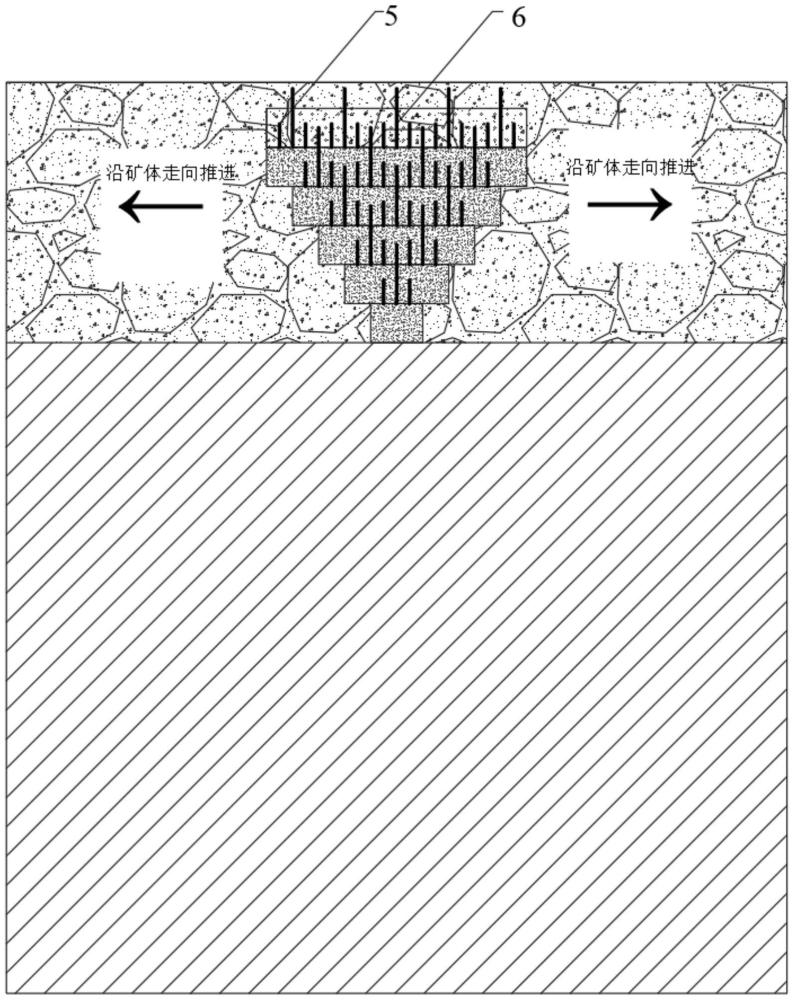 一種混合膠結(jié)體條件下的假頂構(gòu)筑方法